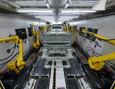 Festő üzem gépsora autókarosszériákkal